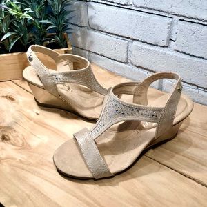 NWOB • Anne KleinA2 Sport gold wedge